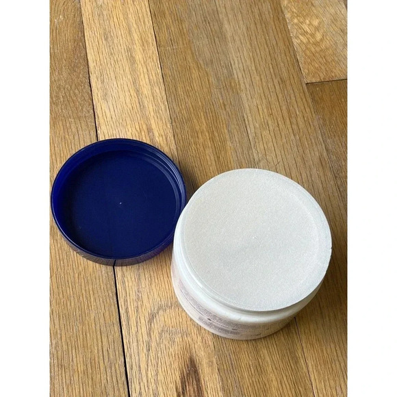 Vaseline Illuminate Me Body Butter for Melanin Rich Skin Whipped Body Butter - Picture 3 of 4